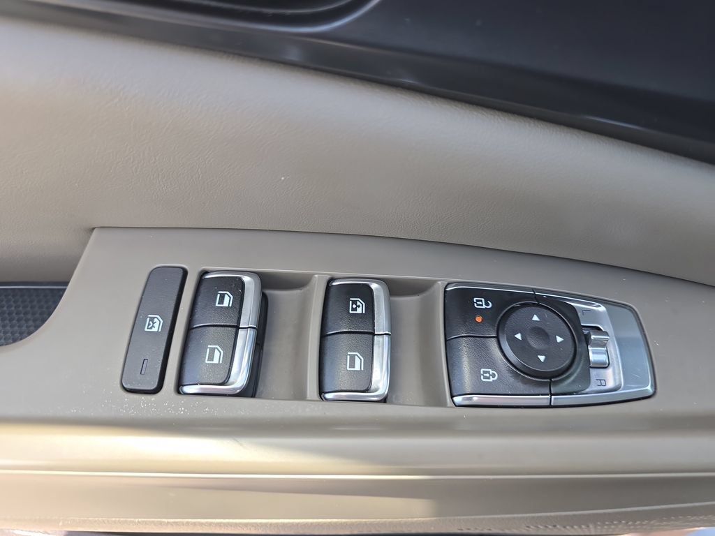 Used 2025 Kia Carnival FWD image 21