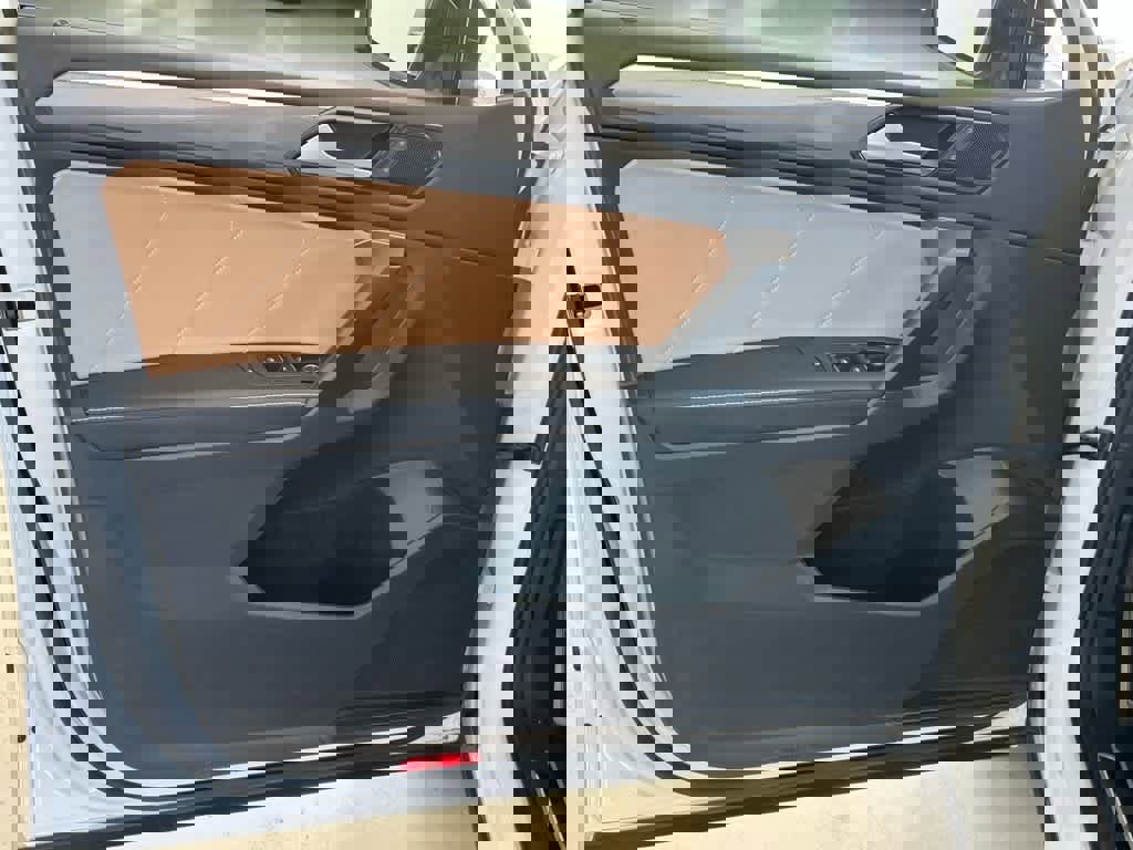 Certified 2023 Volkswagen Tiguan SE R-Line image 10