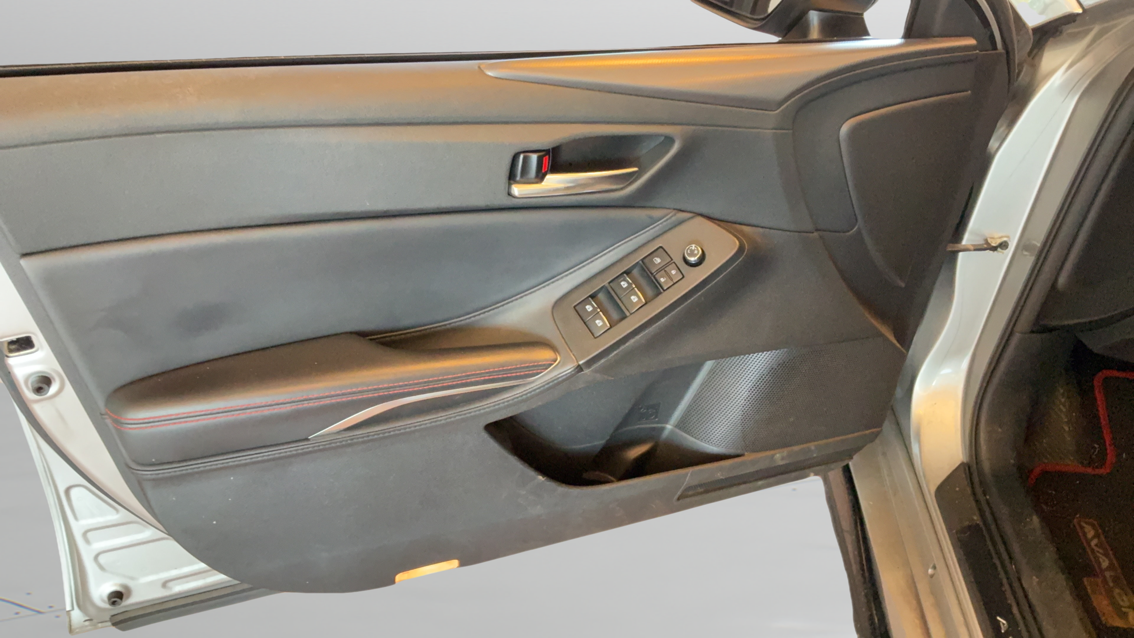 Used 2020 Toyota Avalon TRD FWD image 31