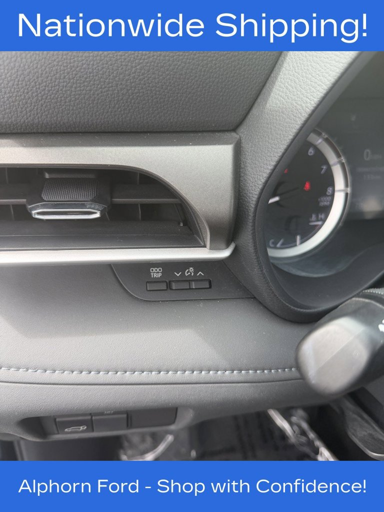 Used 2024 Toyota Highlander LE AWD/4WD image 18