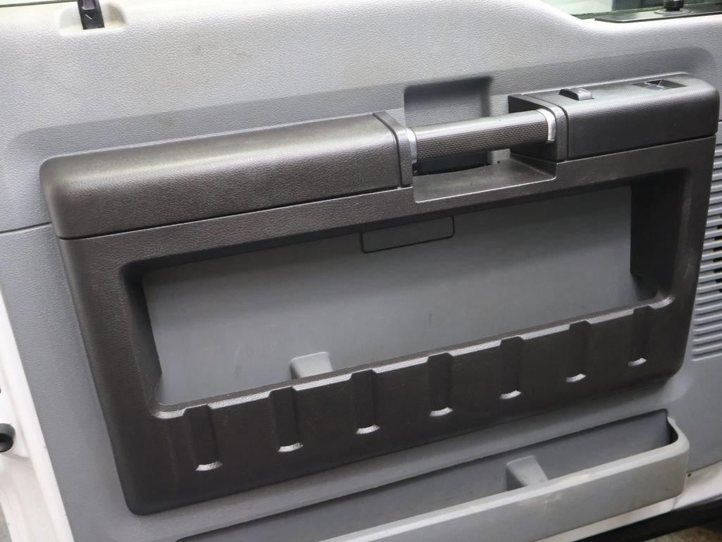 Used 2015 Ford F550 2WD Regular Cab Super Duty image 13