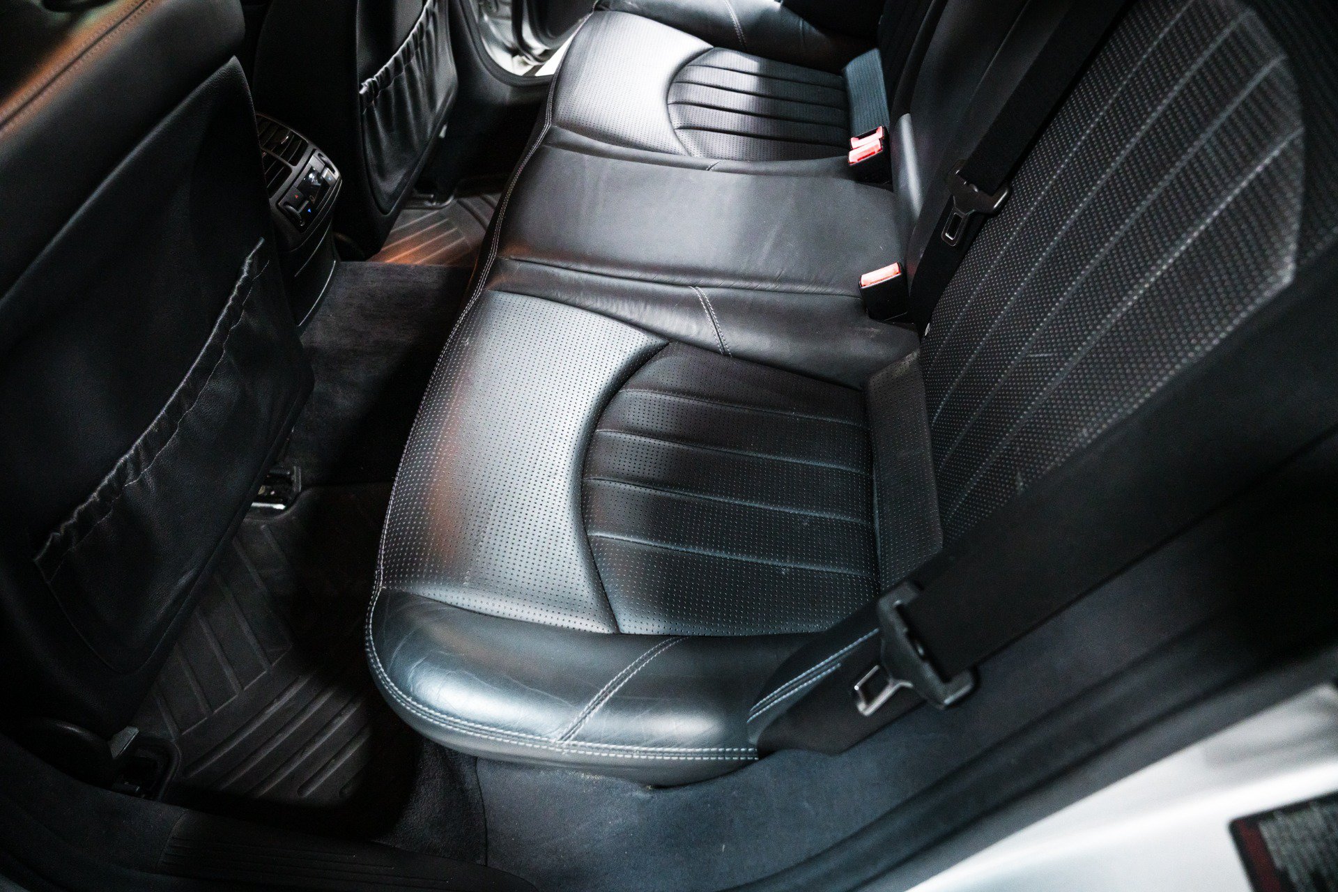 Used 2005 Mercedes-Benz E 55 AMG Sedan image 31