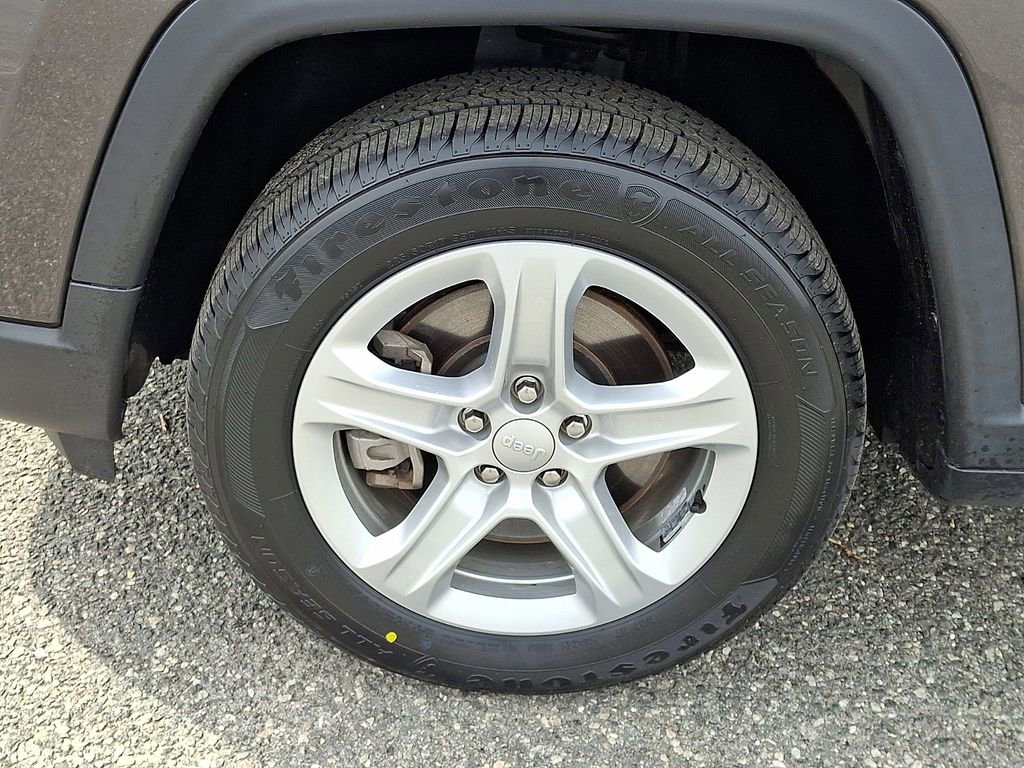 Used 2023 Jeep Compass Latitude image 29