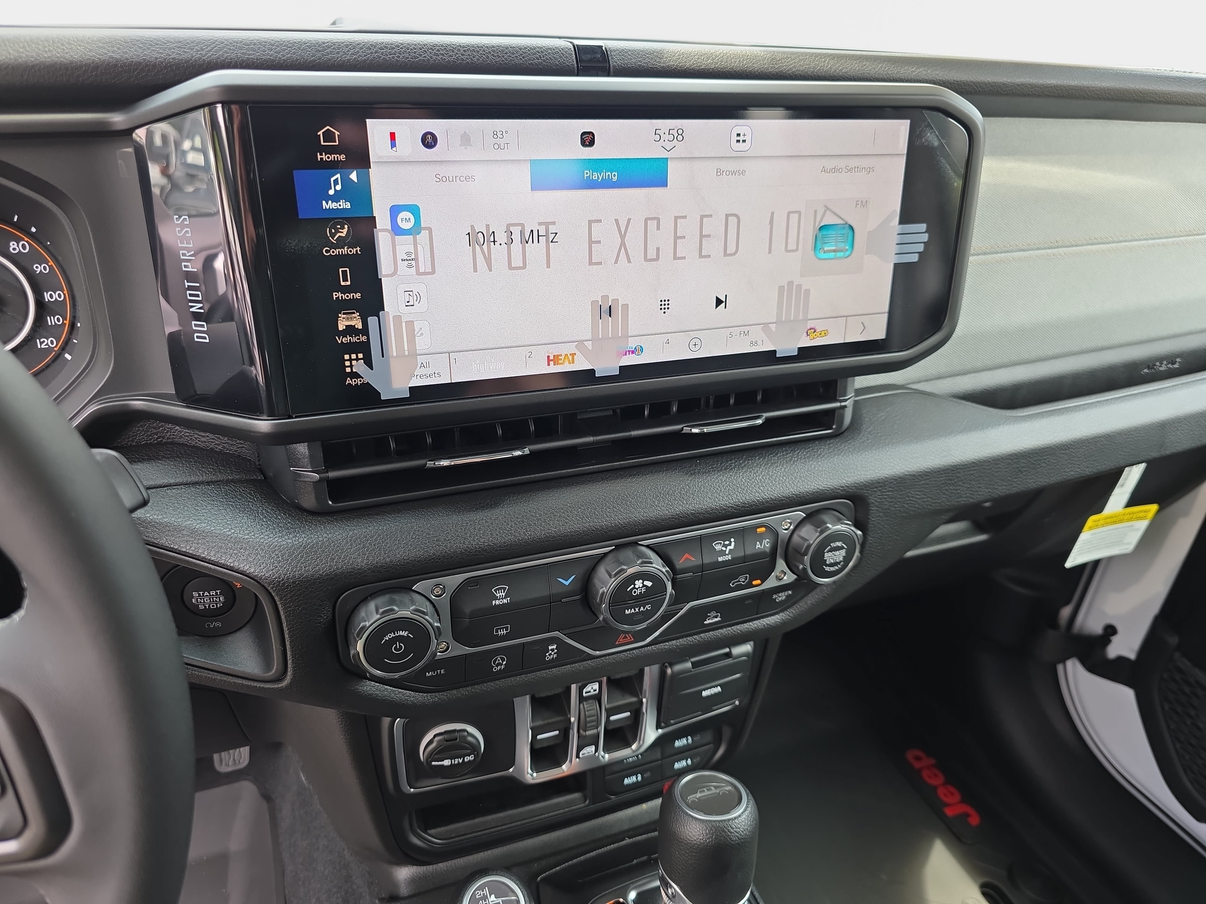 New 2026 Jeep Gladiator Sport AWD/4WD image 17