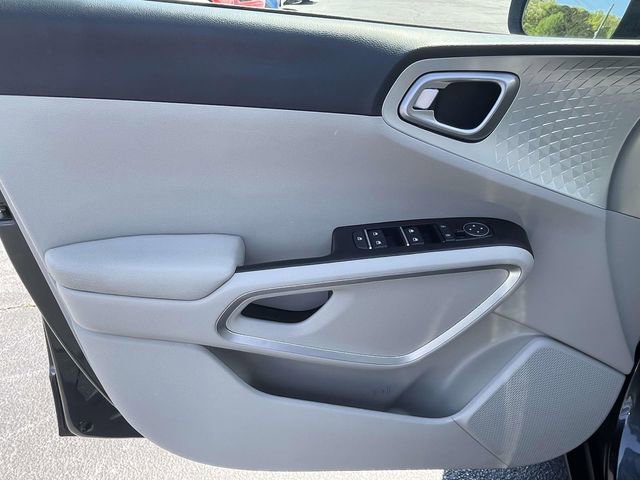 Used 2025 Kia Soul LX w/ LX Technology Package image 14