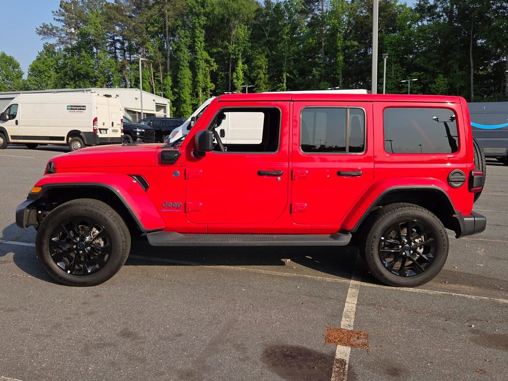 Used 2025 Jeep Wrangler Unlimited Sahara AWD/4WD image 4