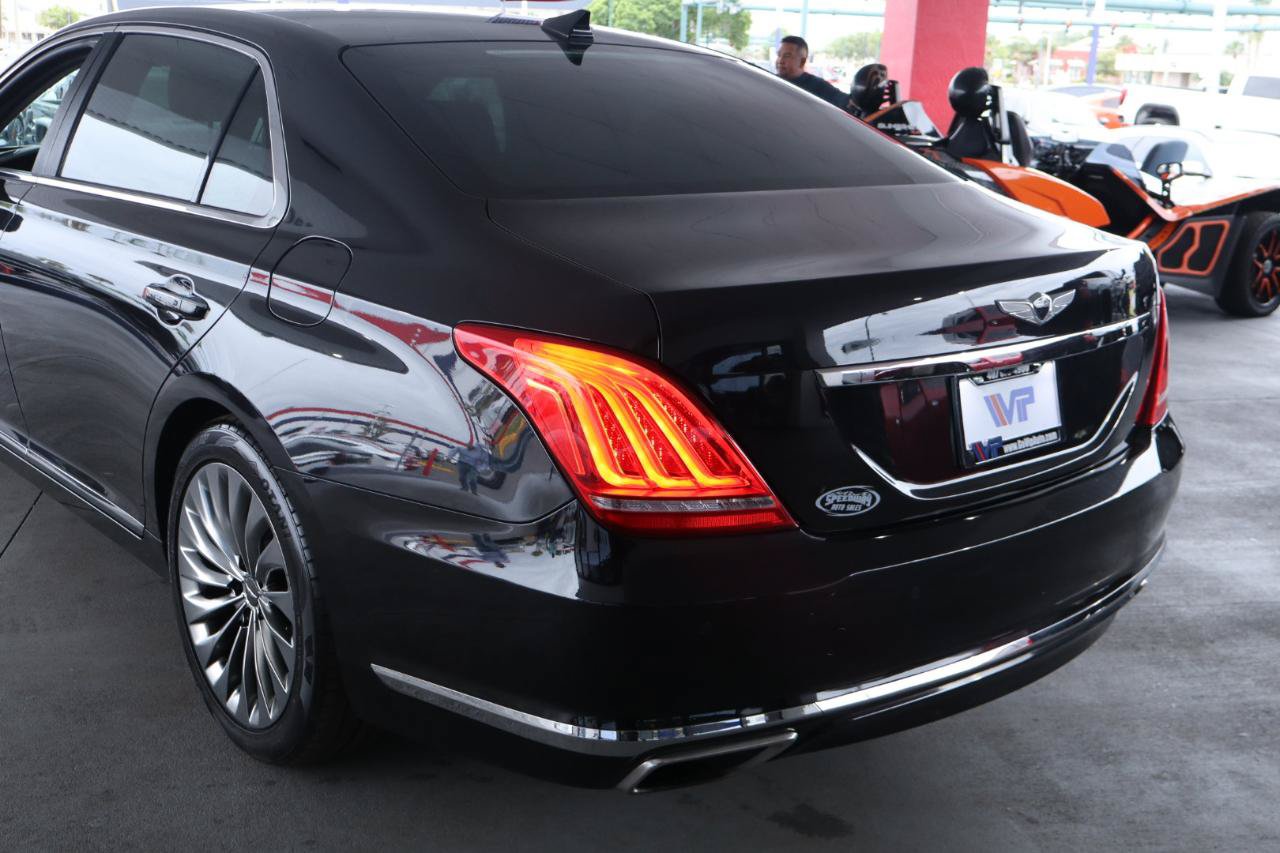 Used 2018 Genesis G90 3.3T Premium RWD image 9