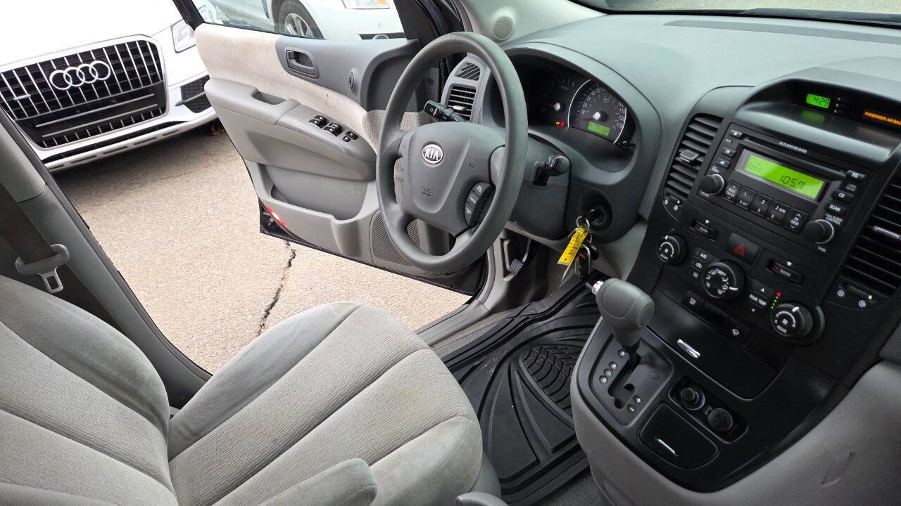 Used 2007 Kia Sedona LX image 39