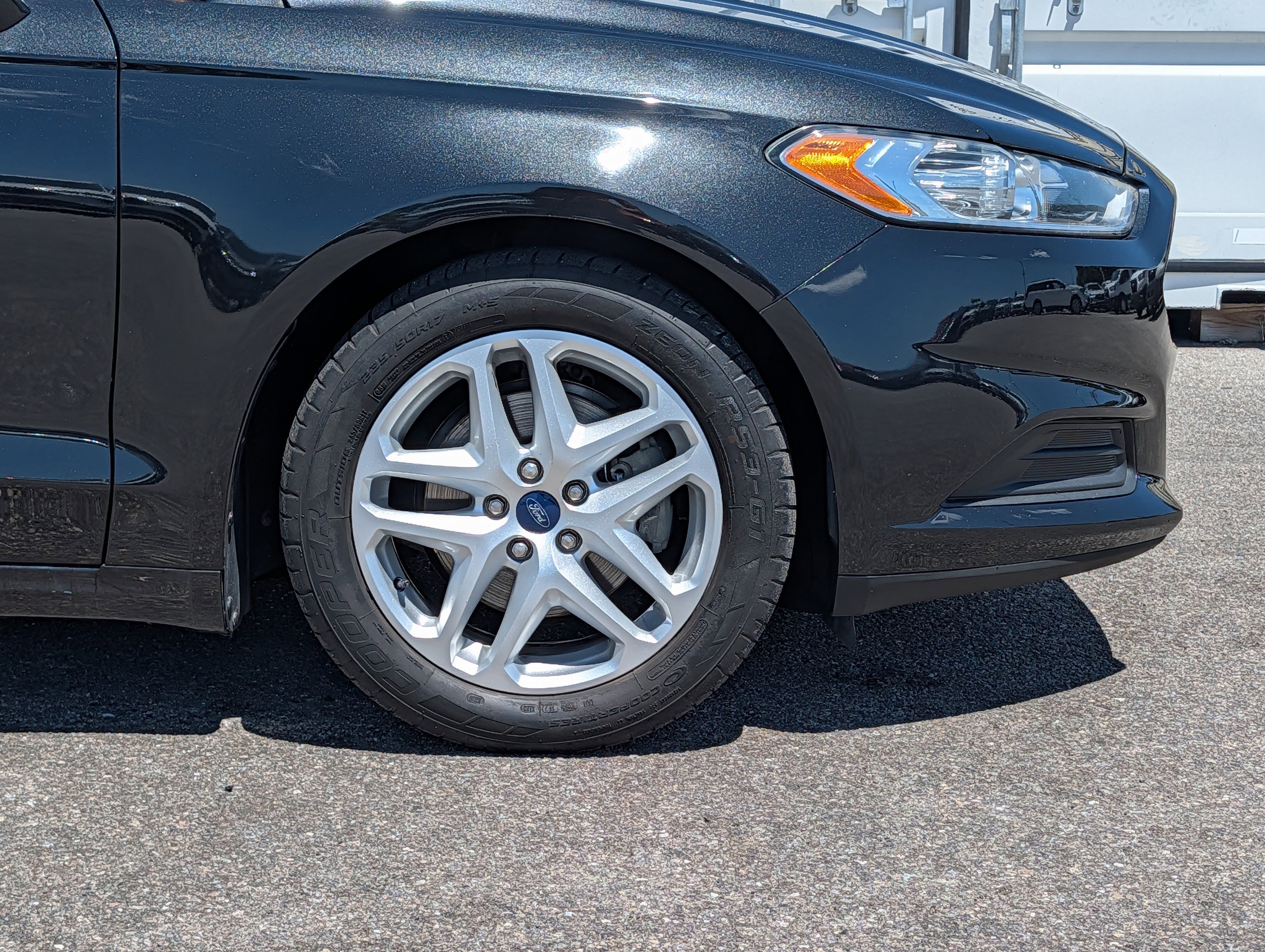 Used 2015 Ford Fusion SE FWD image 11
