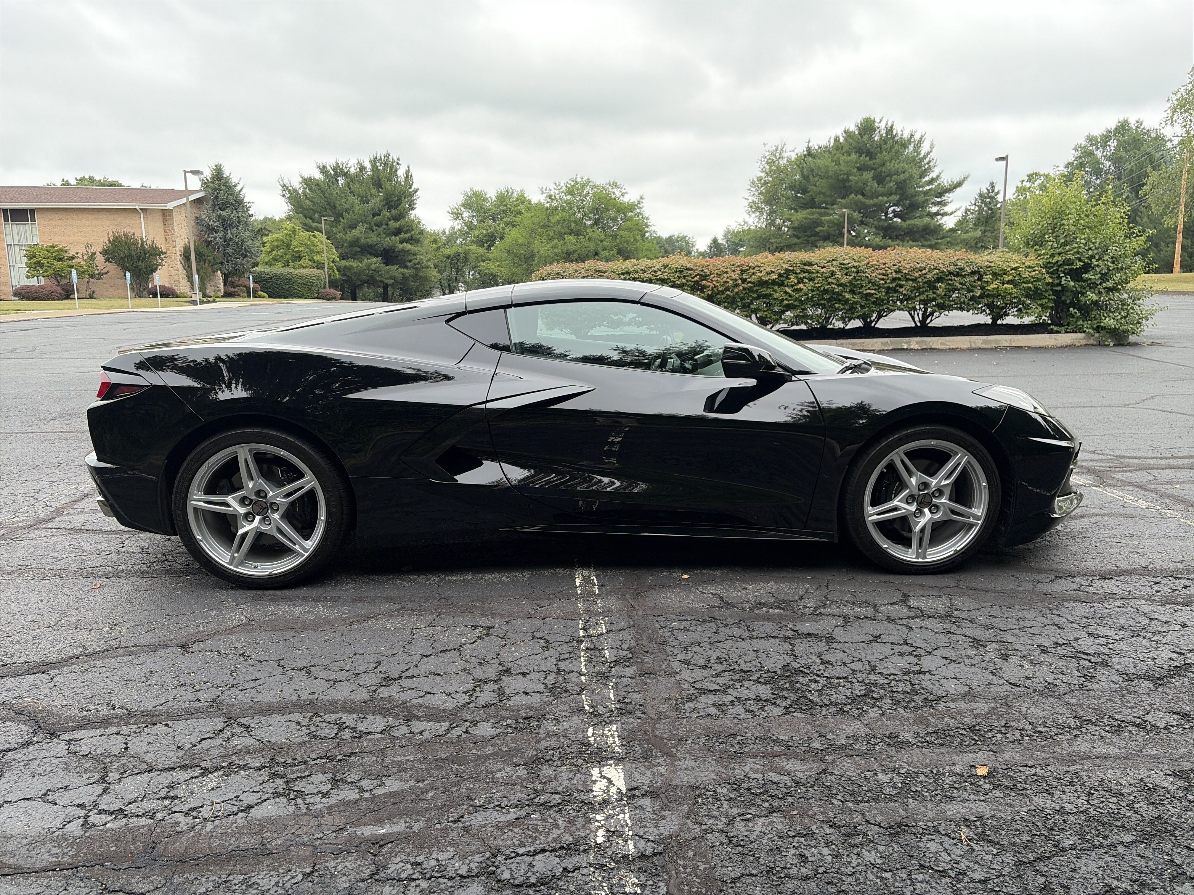 Used 2020 Chevrolet Corvette Stingray Coupe w/ 1LT RWD image 4