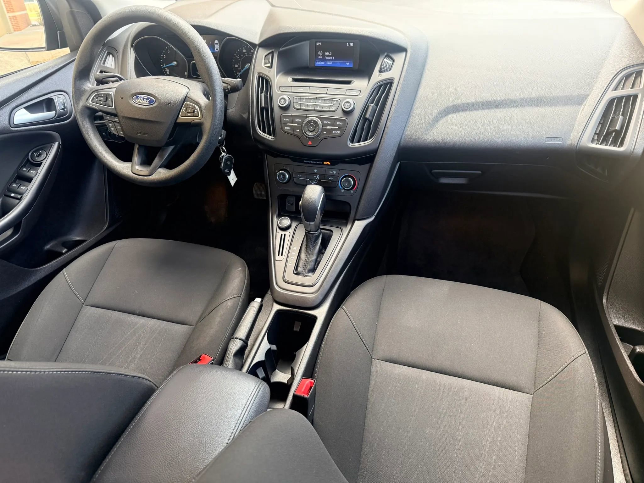 Used 2017 Ford Focus SE image 2