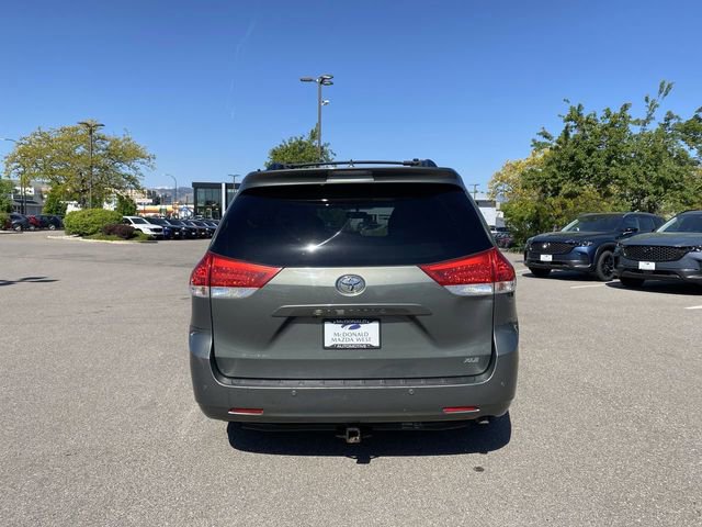 Used 2011 Toyota Sienna XLE w/ Premium Pkg FWD image 4