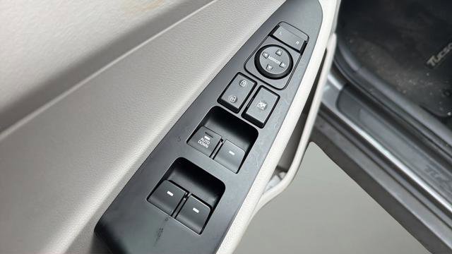 Used 2020 Hyundai Tucson SE image 12