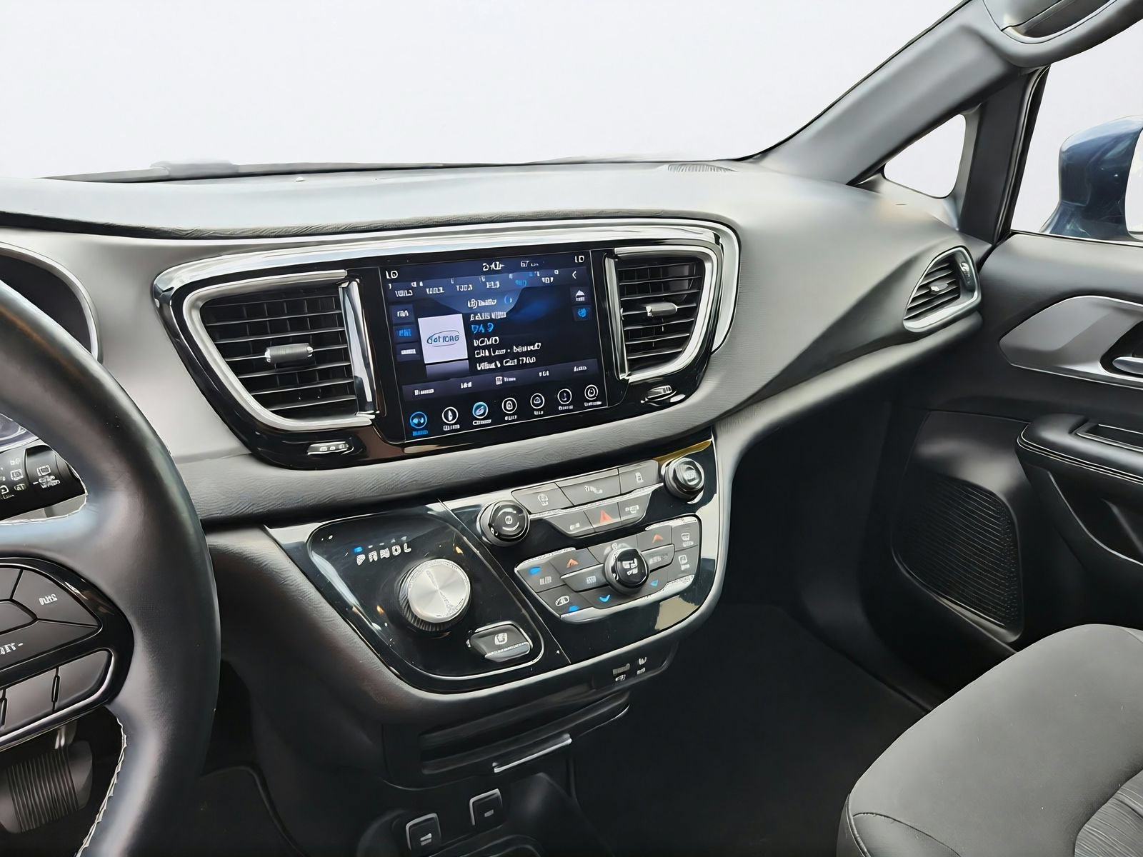 Used 2018 Chrysler Pacifica Touring Plus FWD image 20