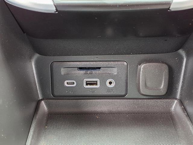 Used 2023 GMC Terrain SLE w/ Driver Convenience Package FWD image 8