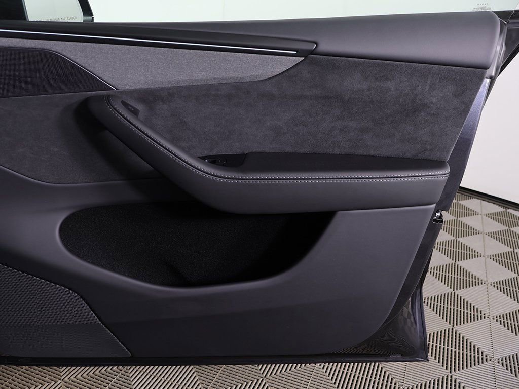 Used 2026 Tesla Model Y Long Range image 25