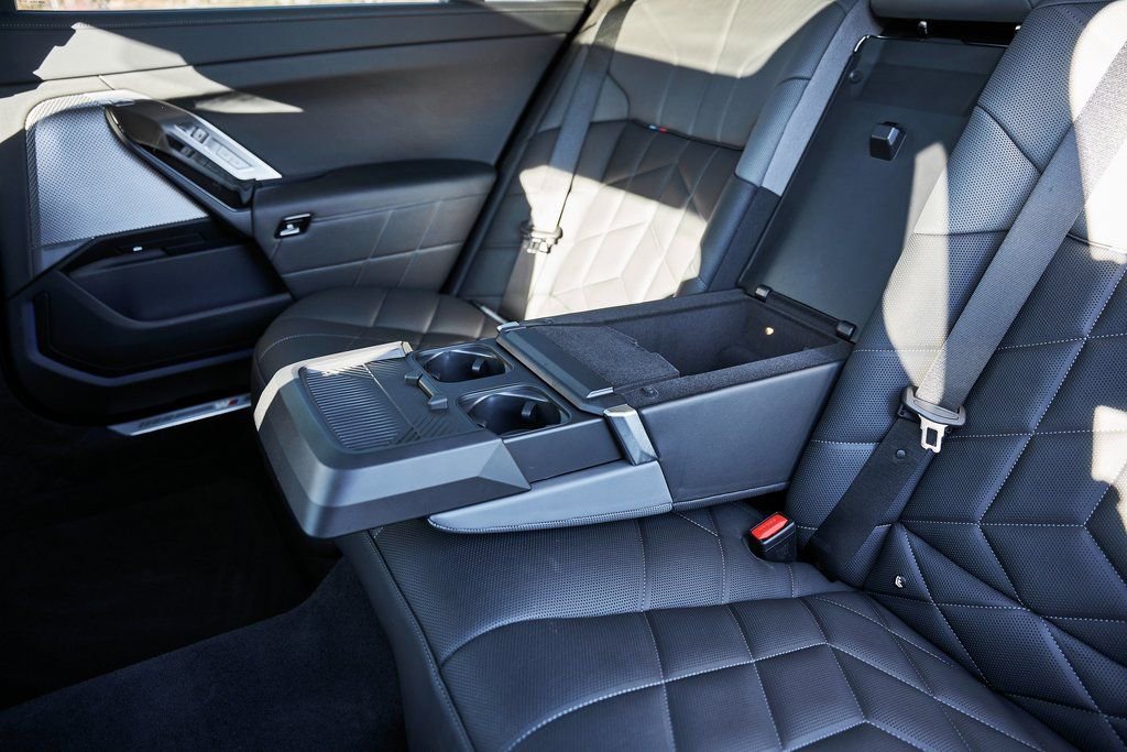 Used 2025 BMW 760i xDrive w/ Executive Package image 49