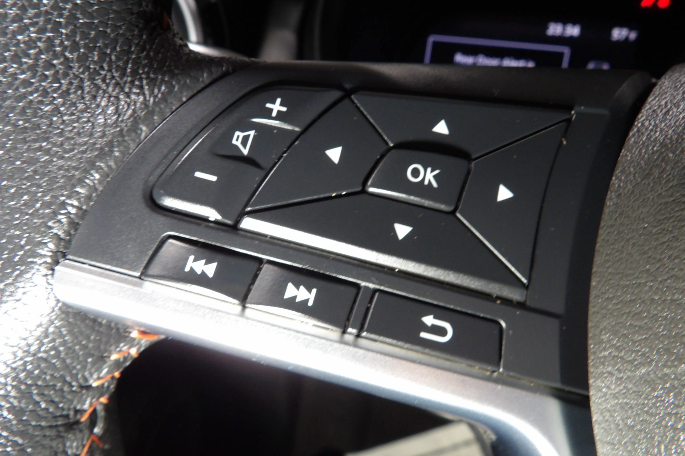 Used 2024 Nissan Kicks SR w/ SR Premium Package image 20