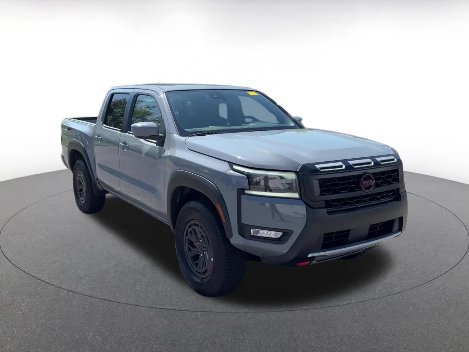 Used 2026 Nissan Frontier PRO-4X AWD/4WD image 2