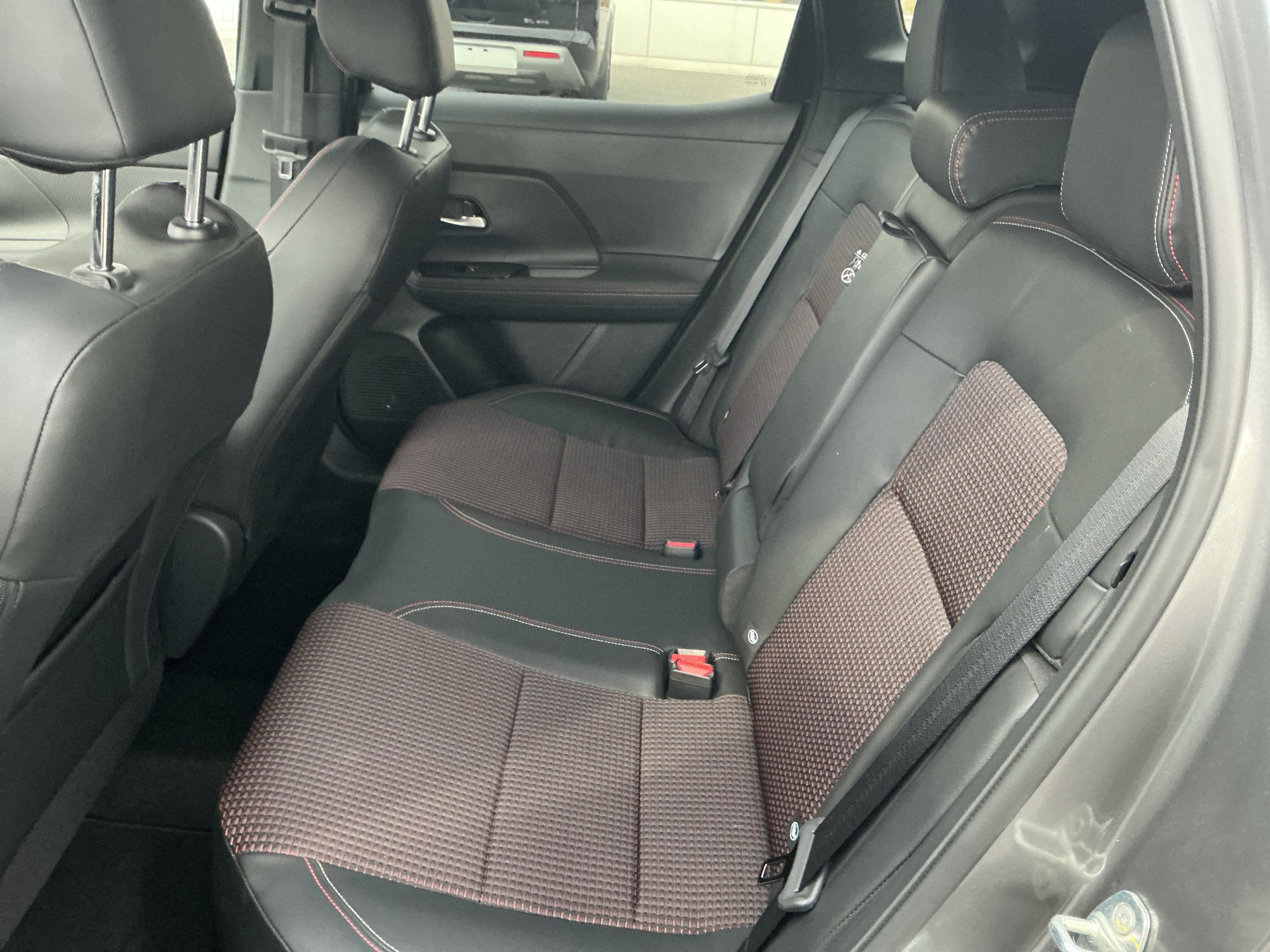 Used 2025 Nissan Kicks SR AWD/4WD image 16