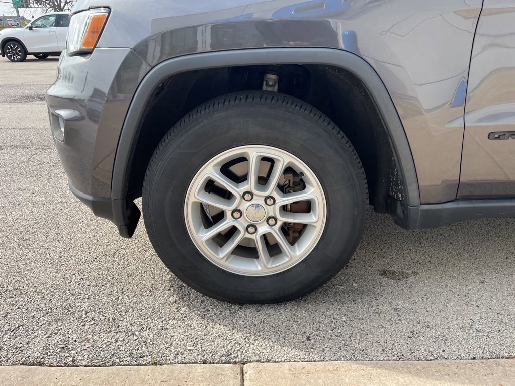 Used 2018 Jeep Grand Cherokee Laredo AWD/4WD image 15
