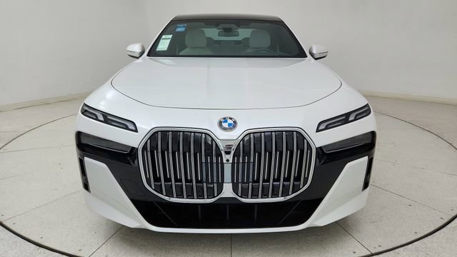Used 2025 BMW 740i xDrive image 2