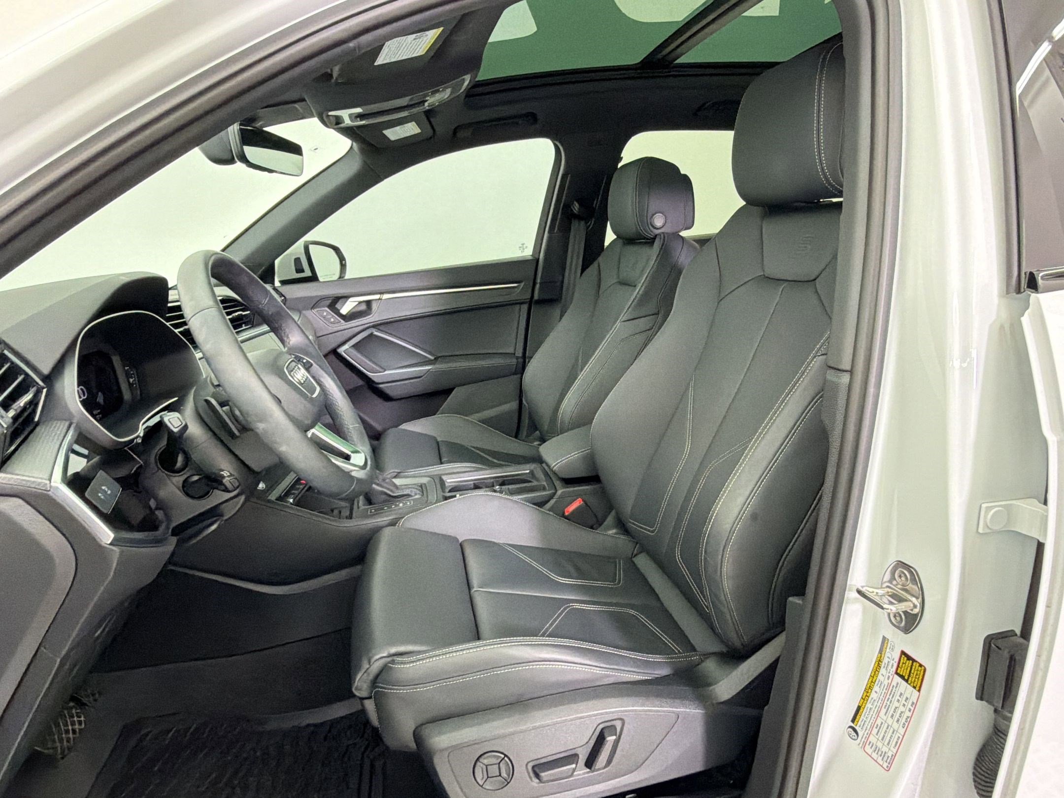 Certified 2025 Audi Q3 2.0T Premium w/ Convenience Package AWD/4WD image 5