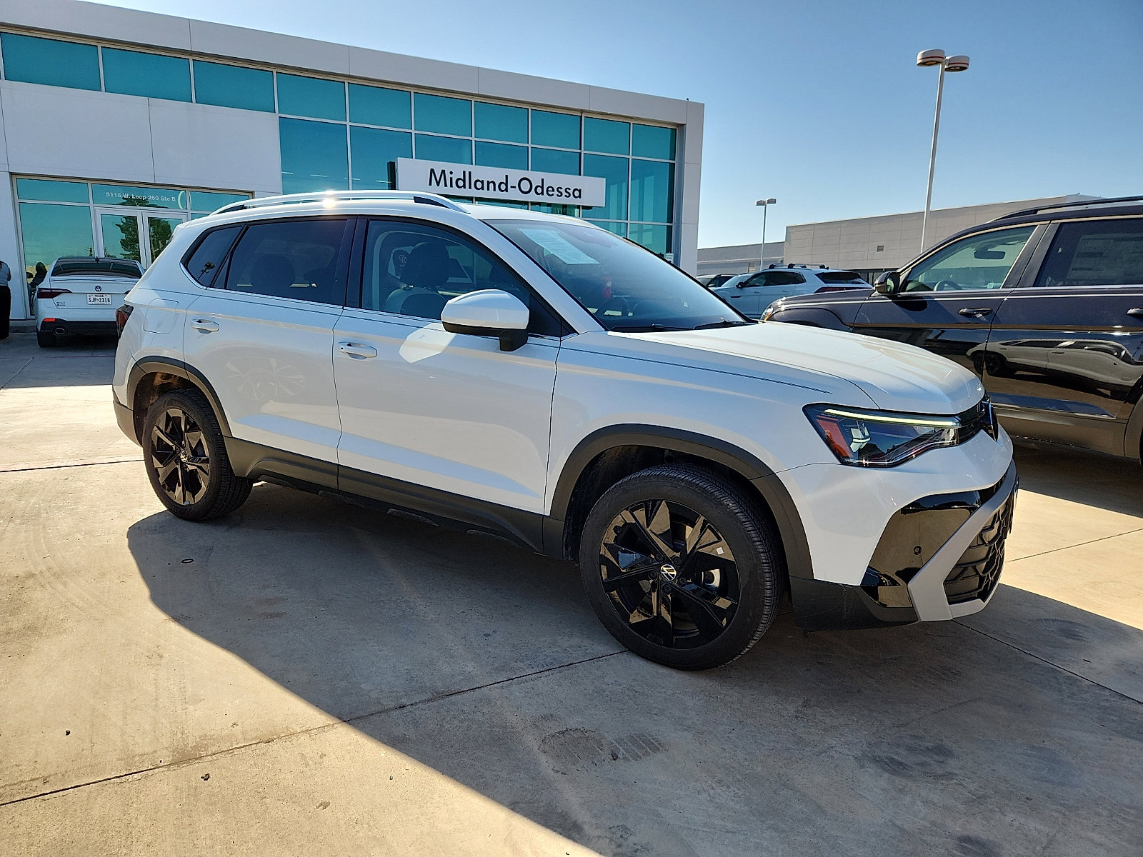 Certified 2025 Volkswagen Taos SE image 8