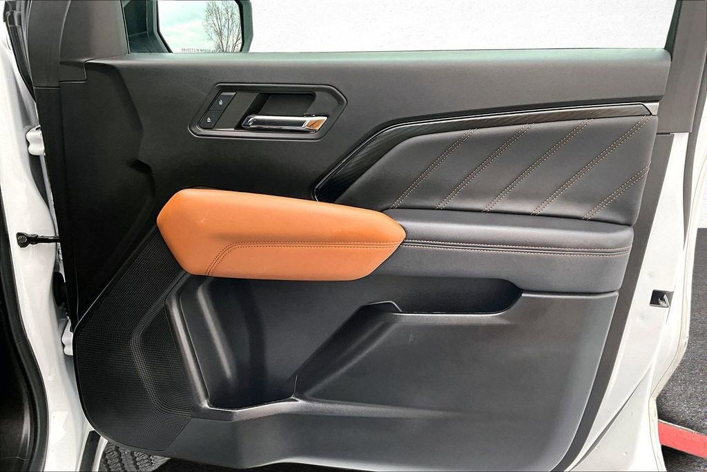 Used 2024 GMC Canyon AT4 image 28