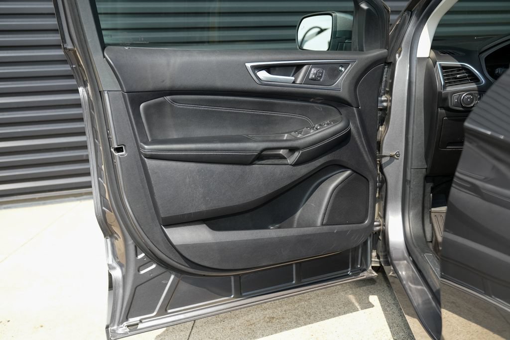 Used 2022 Ford Edge Titanium w/ Cargo Accessory Package AWD/4WD image 19