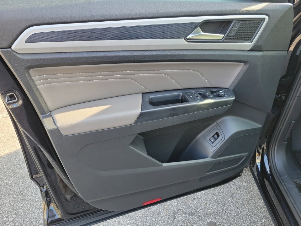 Used 2021 Volkswagen Atlas SEL R-Line image 35