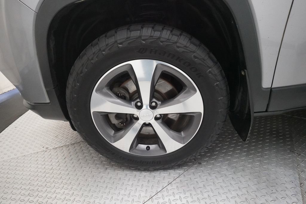 Used 2019 Jeep Cherokee Limited image 26