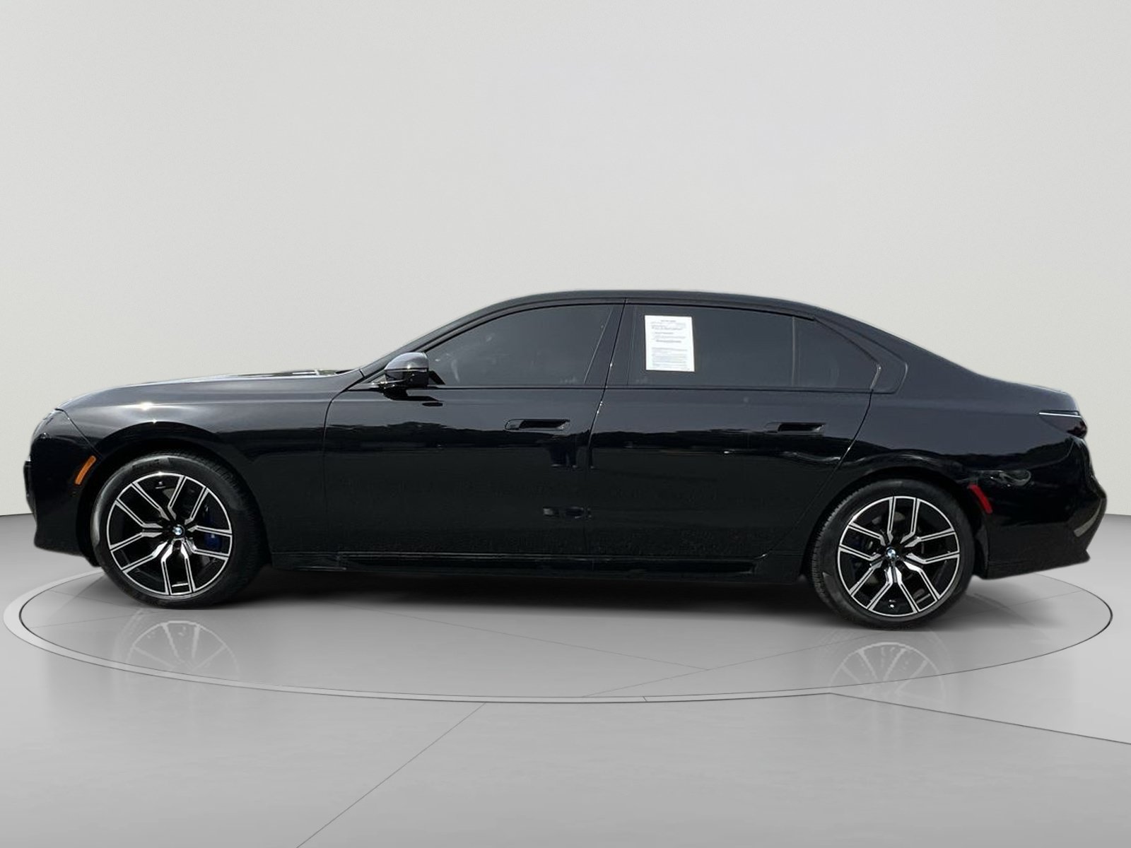Used 2025 BMW 740i xDrive AWD/4WD image 2