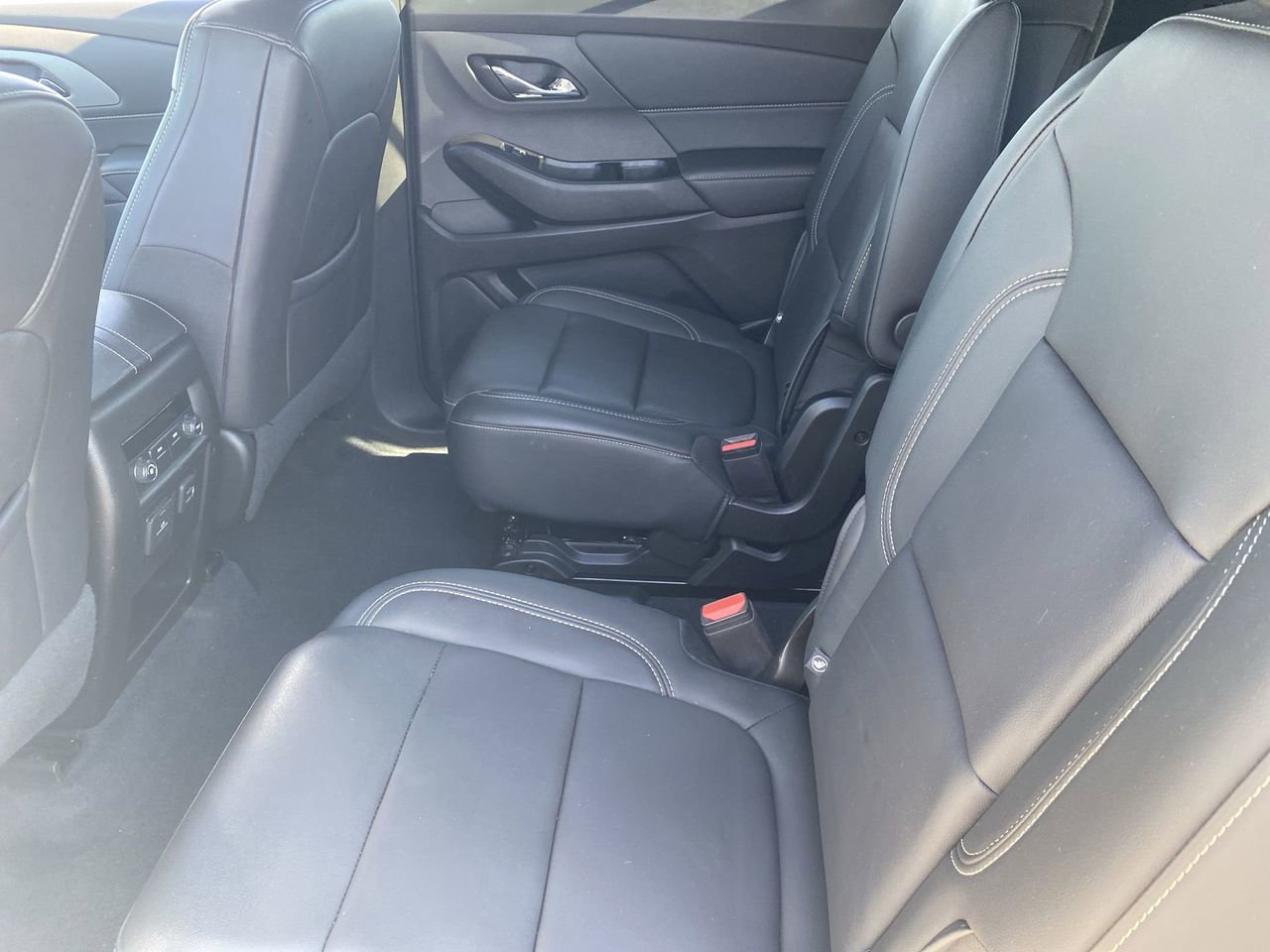 Used 2023 Chevrolet Traverse LT w/ LT Premium Package FWD image 16