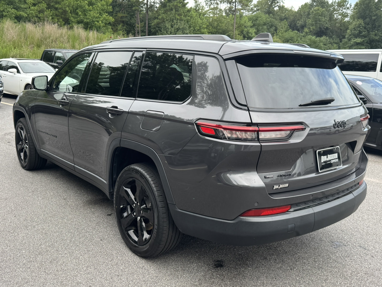Used 2022 Jeep Grand Cherokee L Laredo AWD/4WD image 7