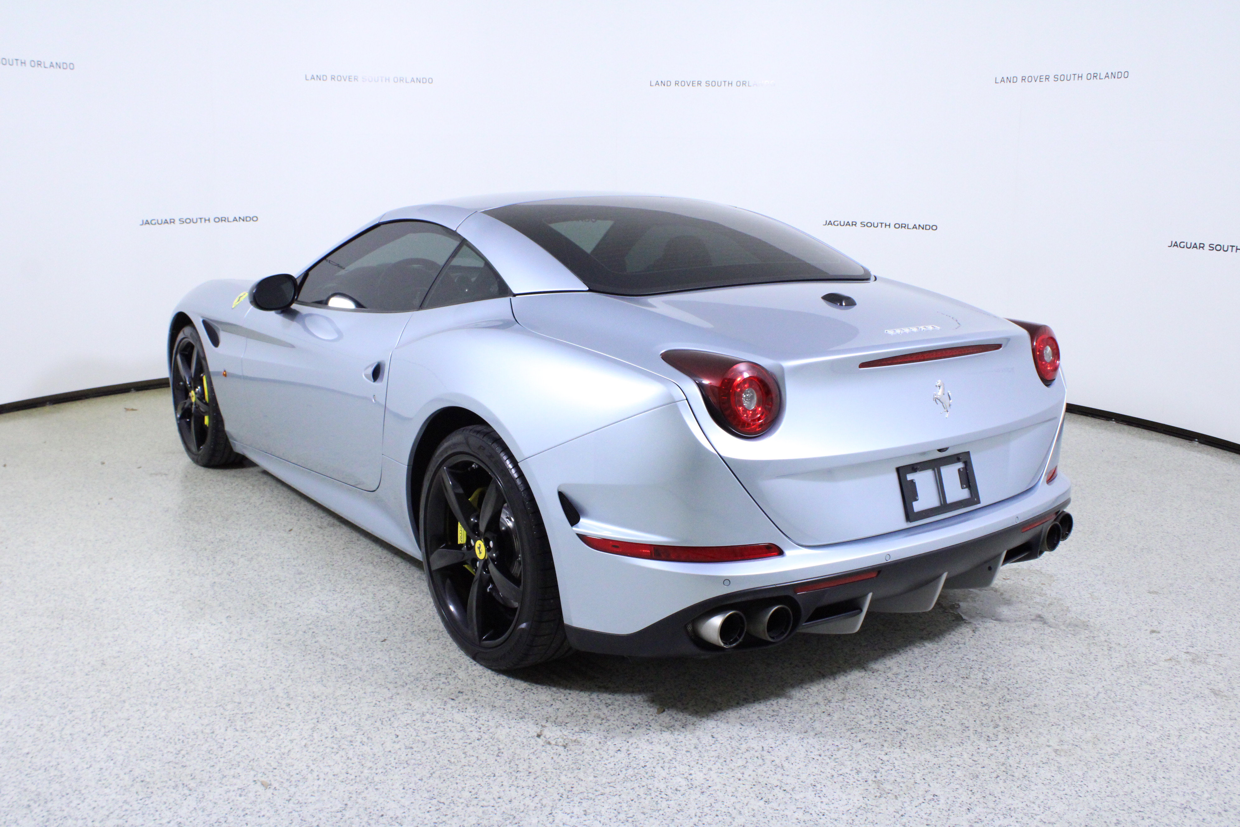 Used 2015 Ferrari California T image 5