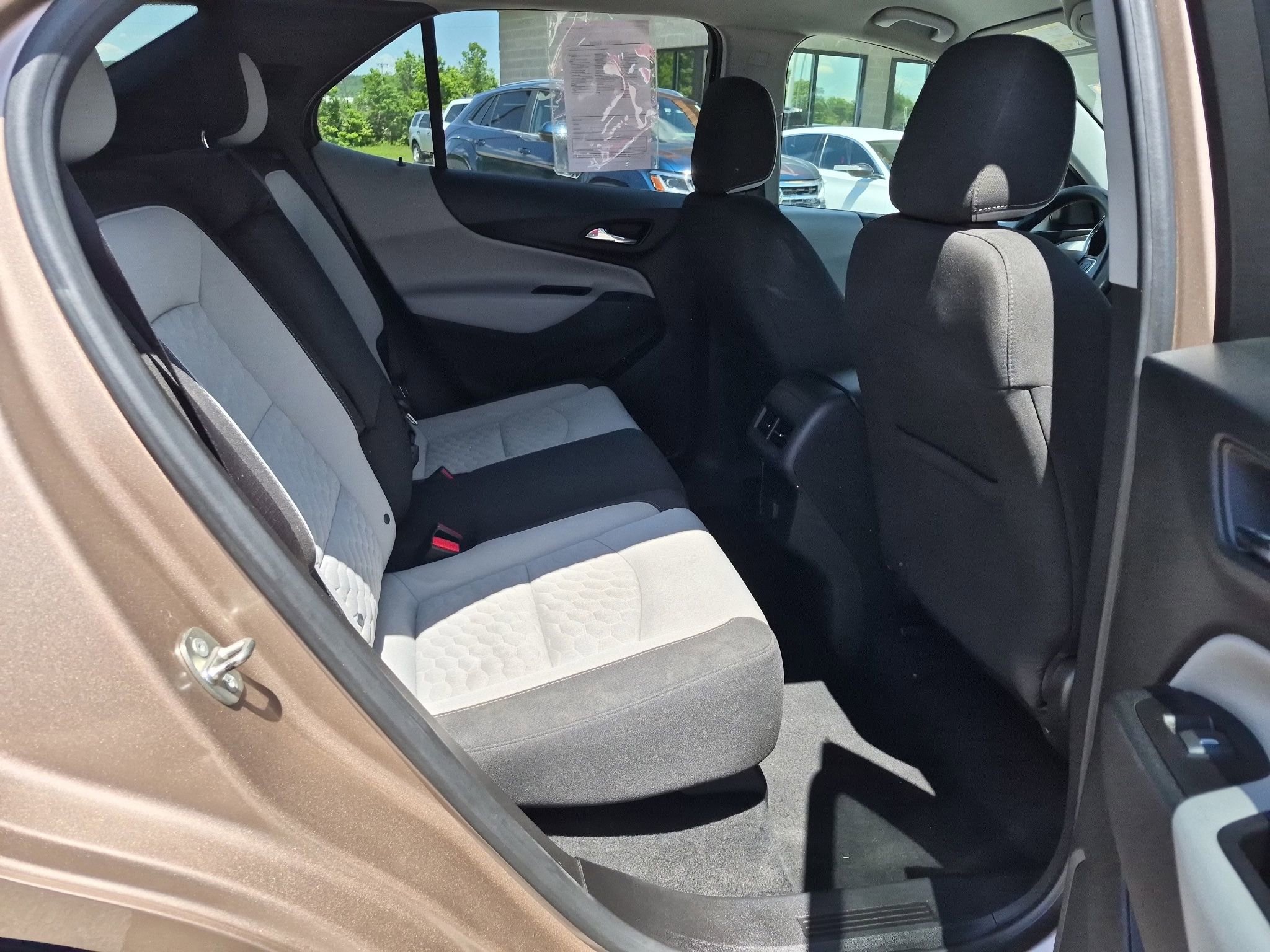Used 2018 Chevrolet Equinox LS w/ LPO, Cargo Package FWD image 21