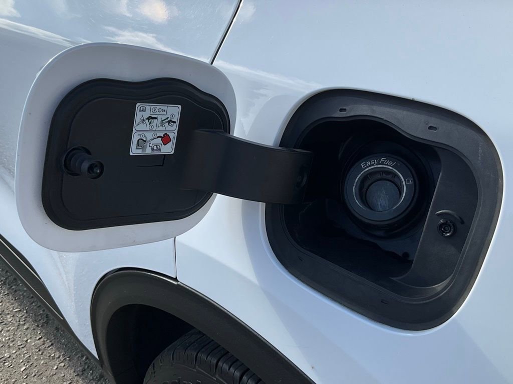 Used 2021 Ford Escape SE image 12