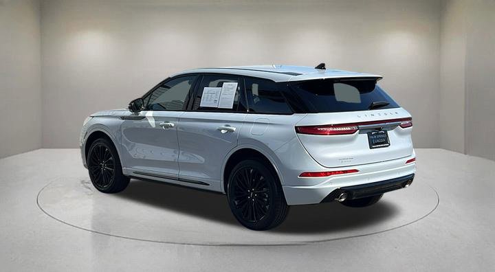 Used 2025 Lincoln Corsair Reserve w/ Jet Appearance Package image 4