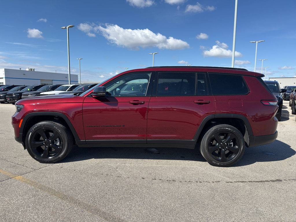 Used 2023 Jeep Grand Cherokee L Laredo AWD/4WD image 6
