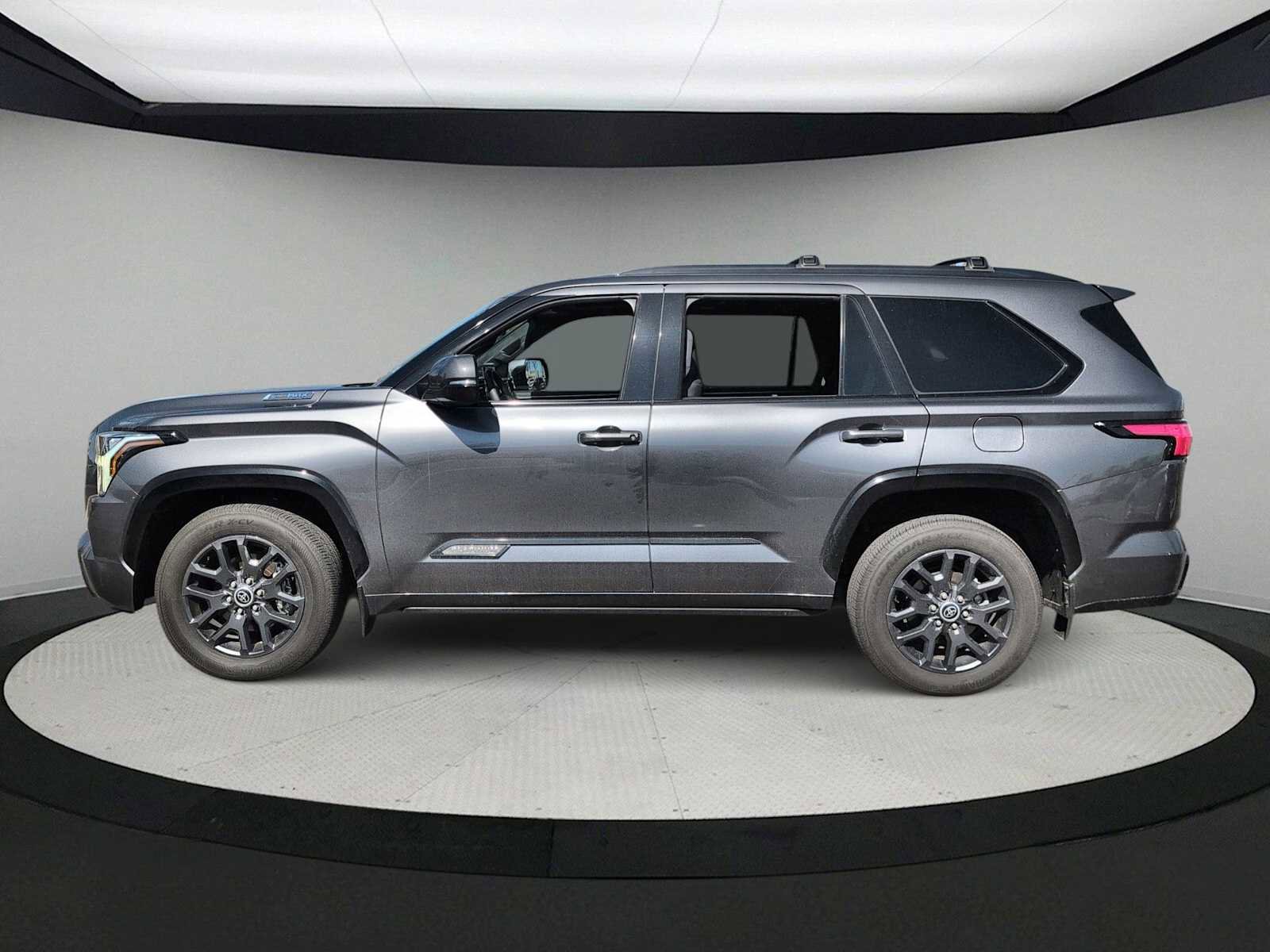 Used 2023 Toyota Sequoia Platinum image 5