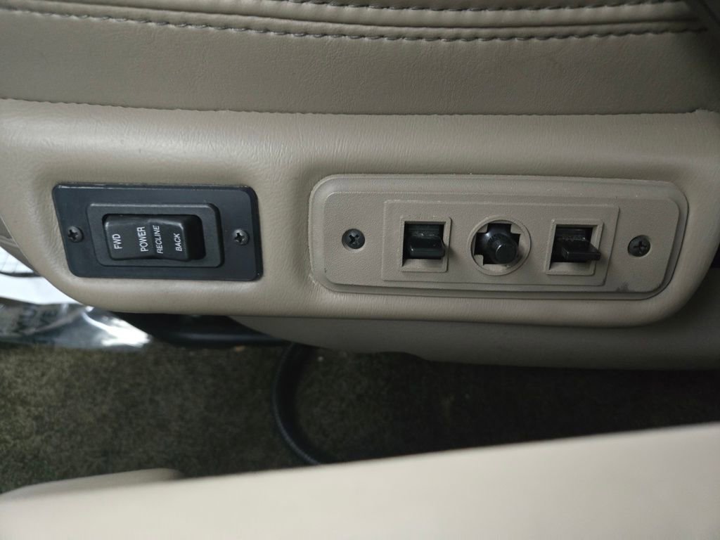 Used 2020 GMC Savana 2500 Extended w/ Enhanced Convenience Package image 27