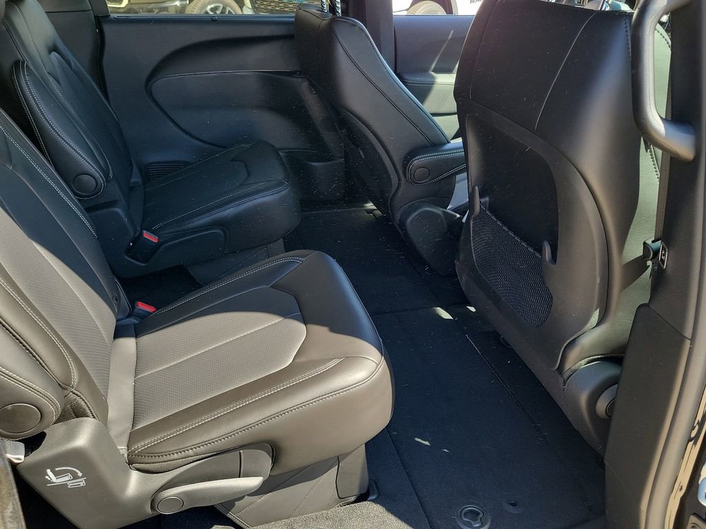 New 2025 Chrysler Voyager LX image 11