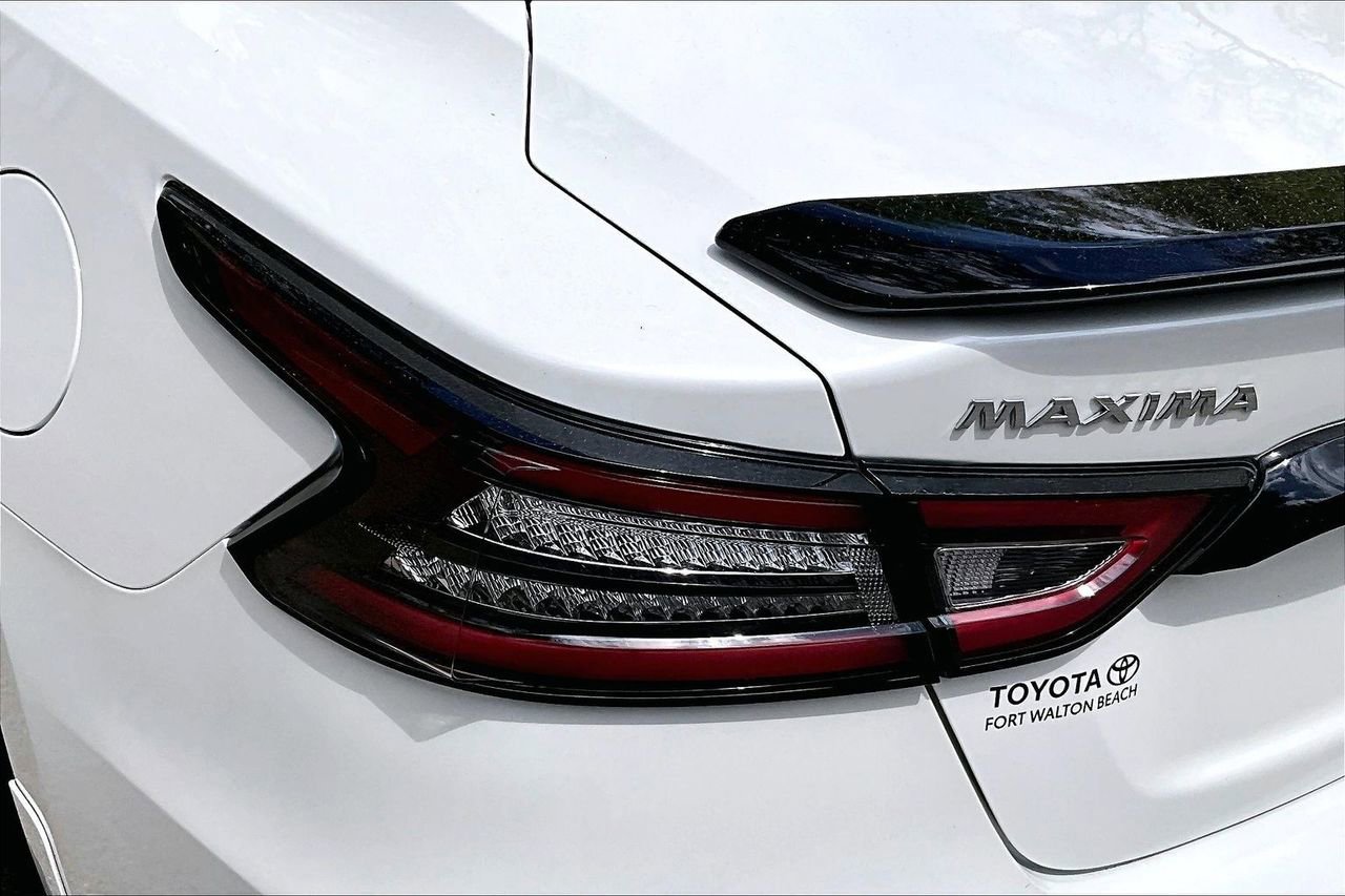 Used 2023 Nissan Maxima SR w/ Sport Mat Group FWD image 20