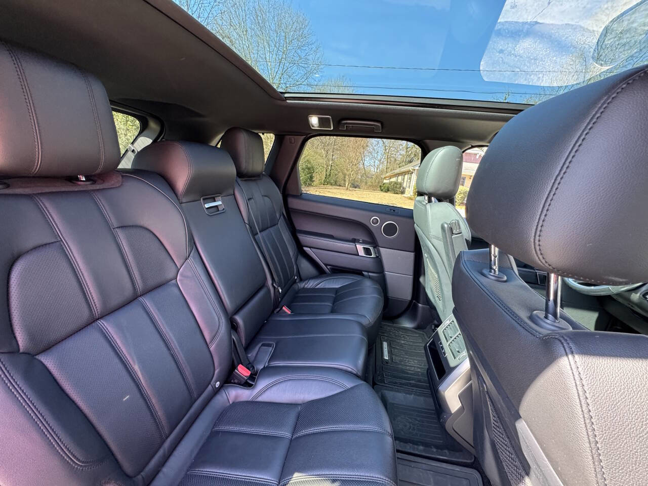 Used 2016 Land Rover Range Rover Sport SE image 17