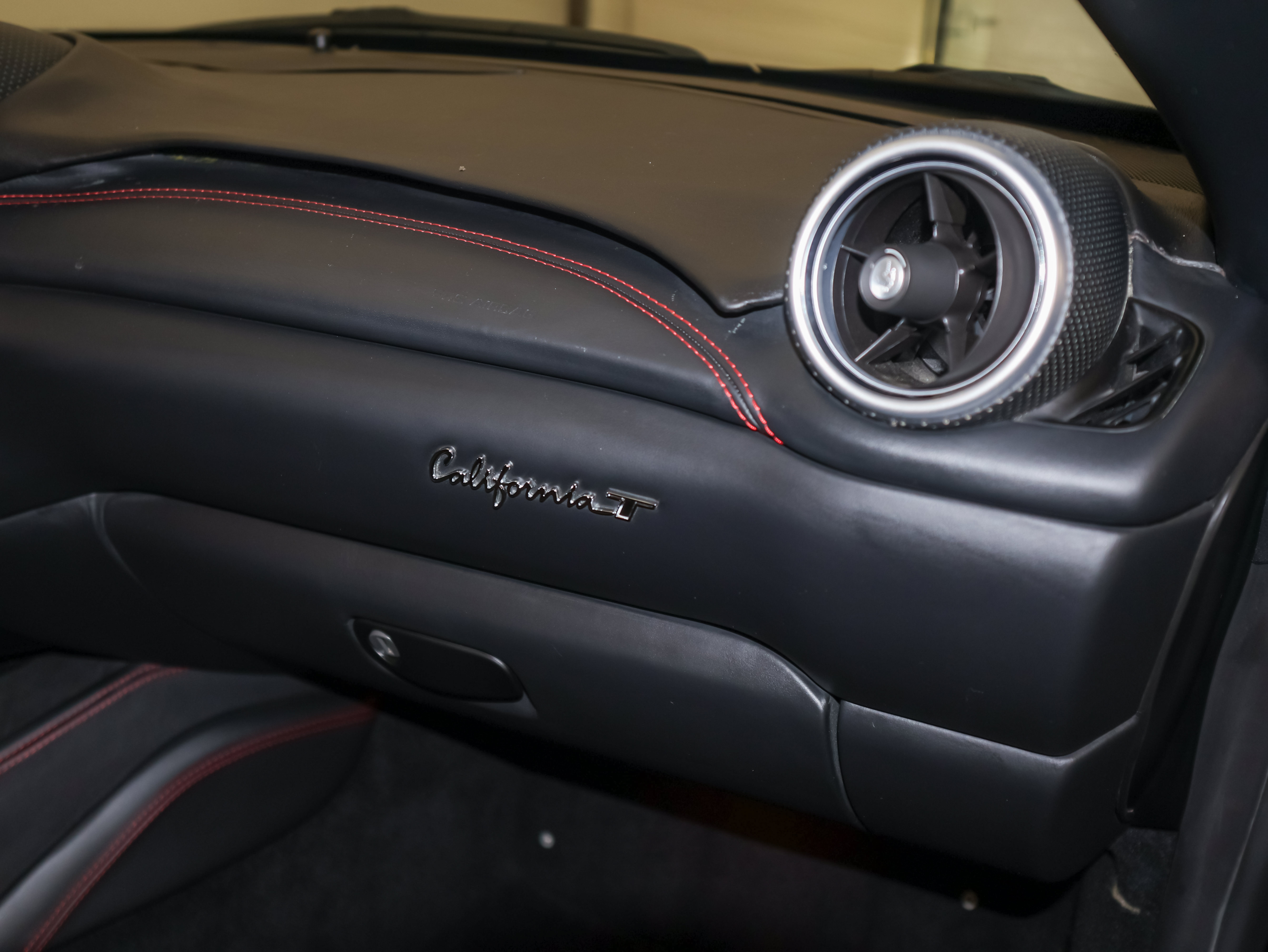 Used 2017 Ferrari California T RWD image 51