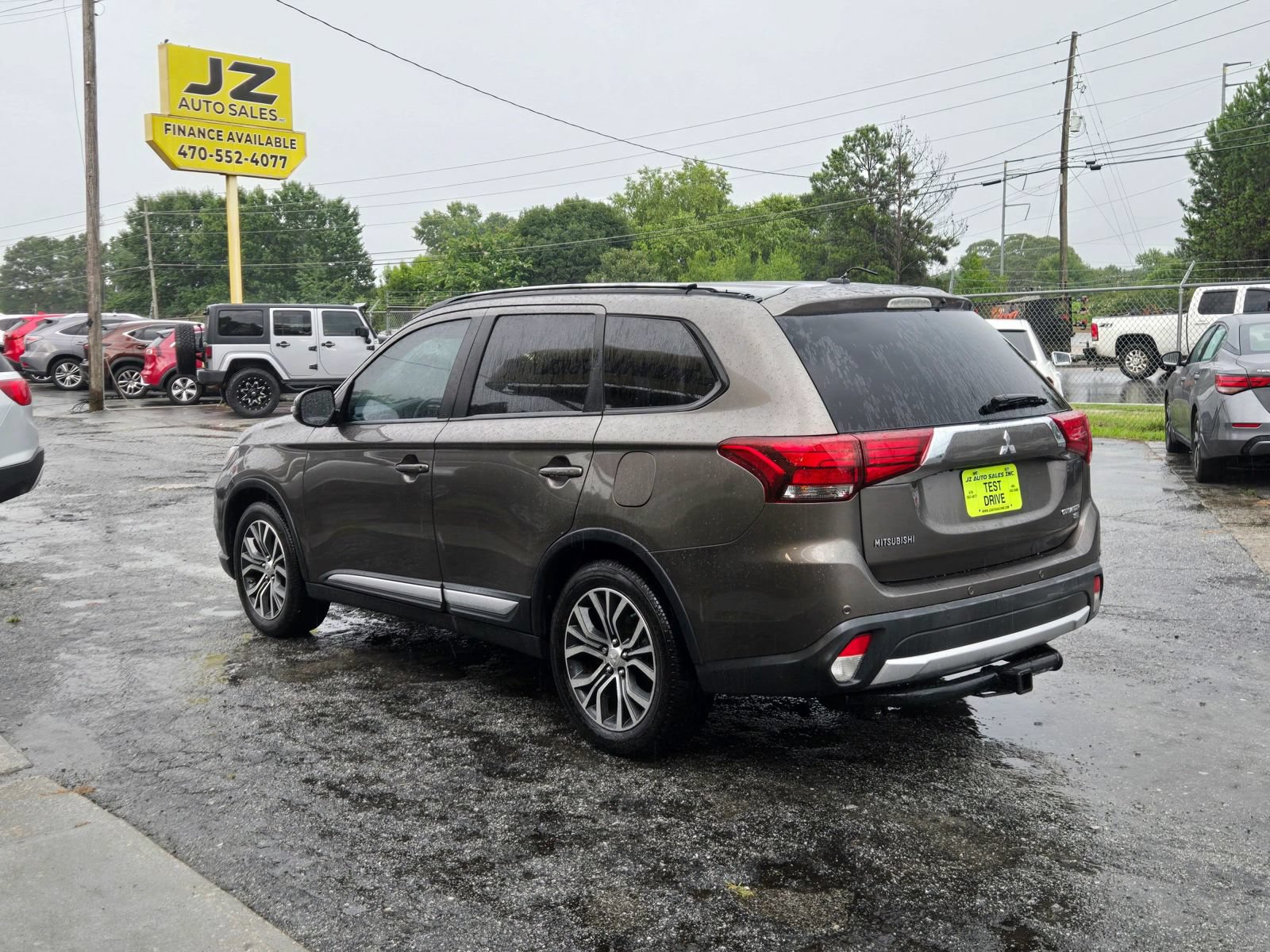 Used 2016 Mitsubishi Outlander SEL FWD image 4