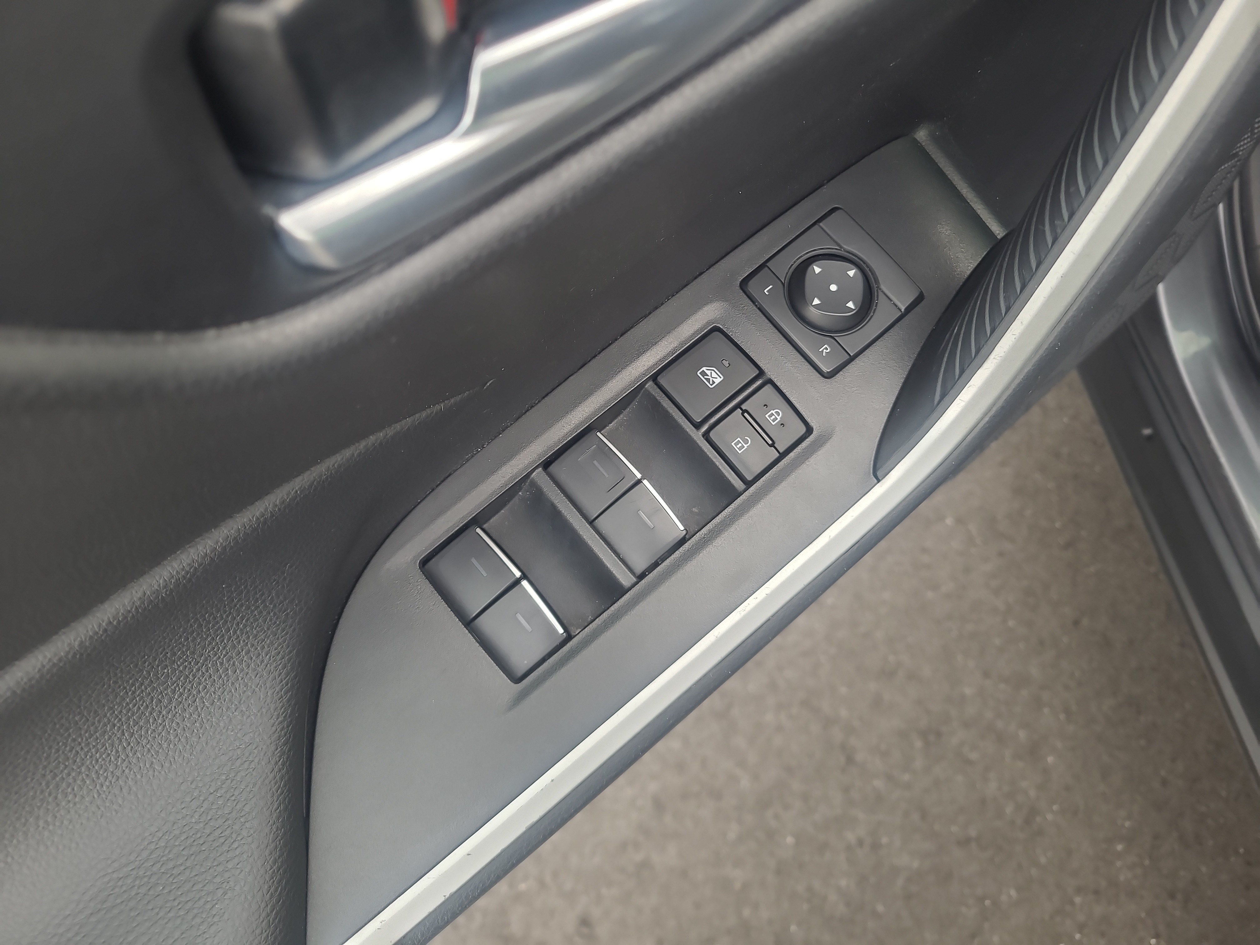 Certified 2025 Toyota RAV4 XLE AWD/4WD image 13