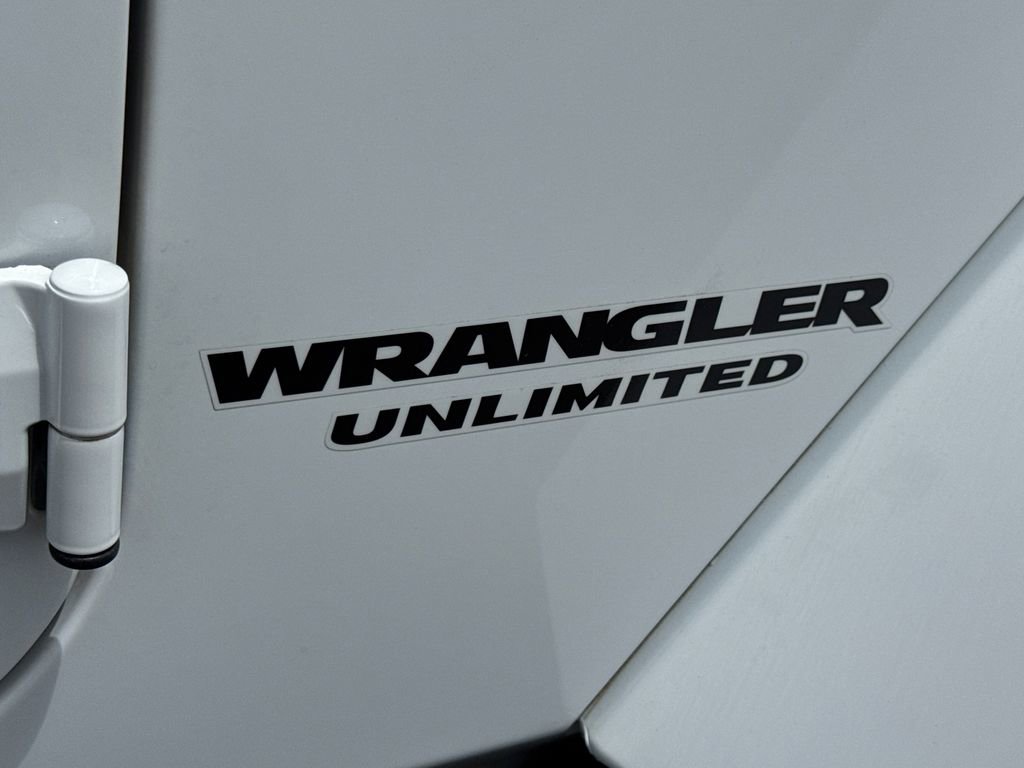 Used 2015 Jeep Wrangler Unlimited Rubicon w/ Dual Top Group AWD/4WD image 8