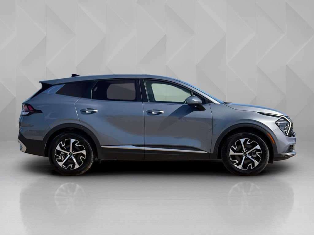 Used 2025 Kia Sportage EX FWD image 4